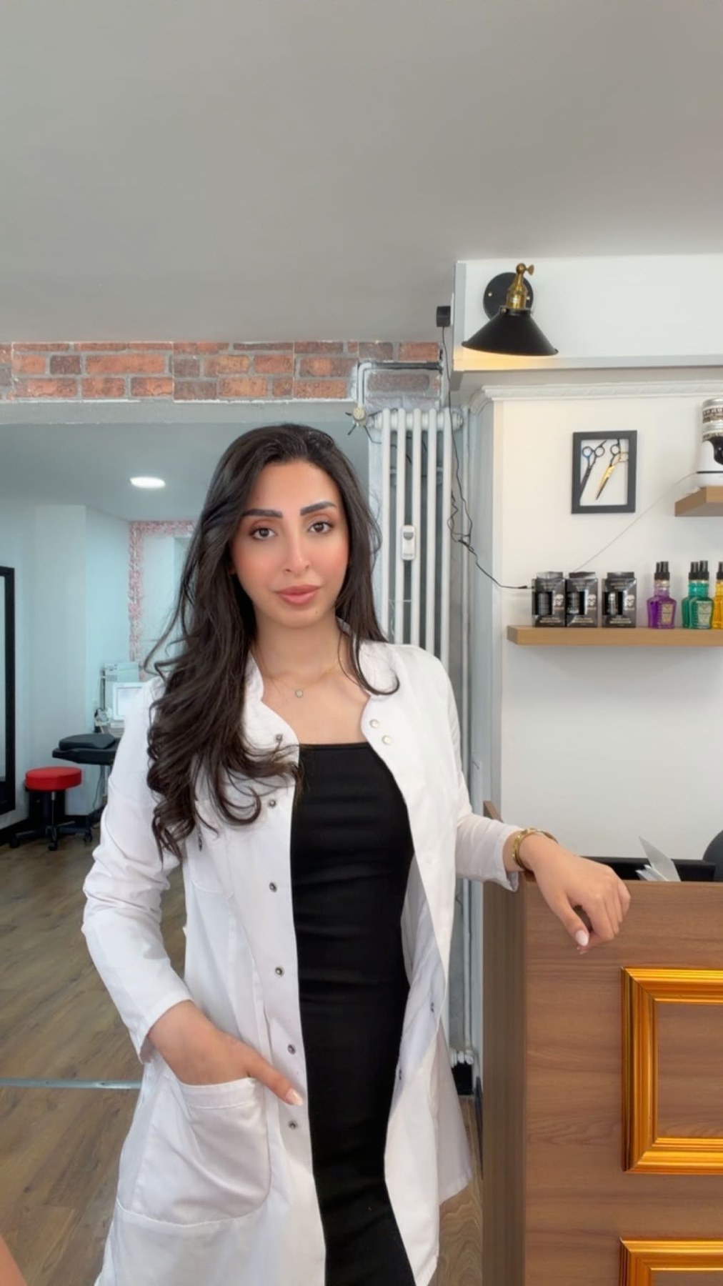 Beauty Mitarbeiterin im Prestige Salon